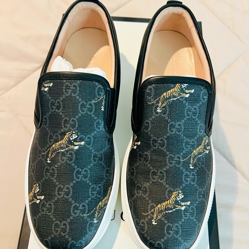 Gucci Black Loafers Luxurious Slip-On Shoes - G 6.5 / US 7.0 fits like 7.5 to 8